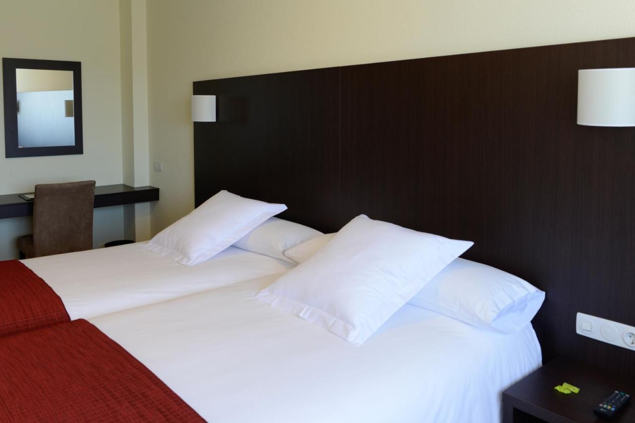 Hotel Santiago Apostol ซานติอาโก เด กอมโปสเตลา ภายนอก รูปภาพ