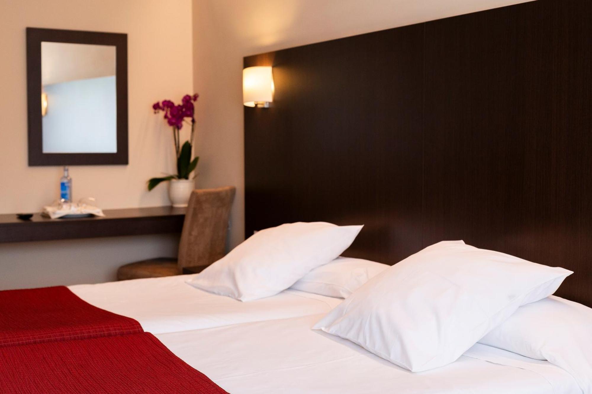 Hotel Santiago Apostol ซานติอาโก เด กอมโปสเตลา ภายนอก รูปภาพ