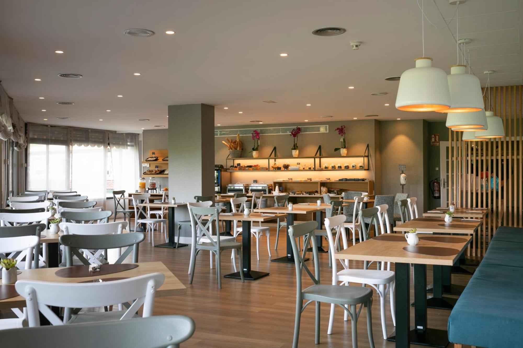 Hotel Santiago Apostol ซานติอาโก เด กอมโปสเตลา ภายนอก รูปภาพ